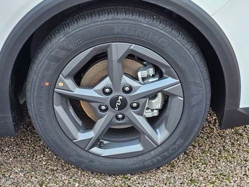 New 2025 Kia K4 LXS image 9