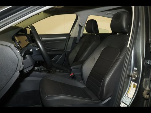 Used 2021 Volkswagen Jetta SEL FWD image 19