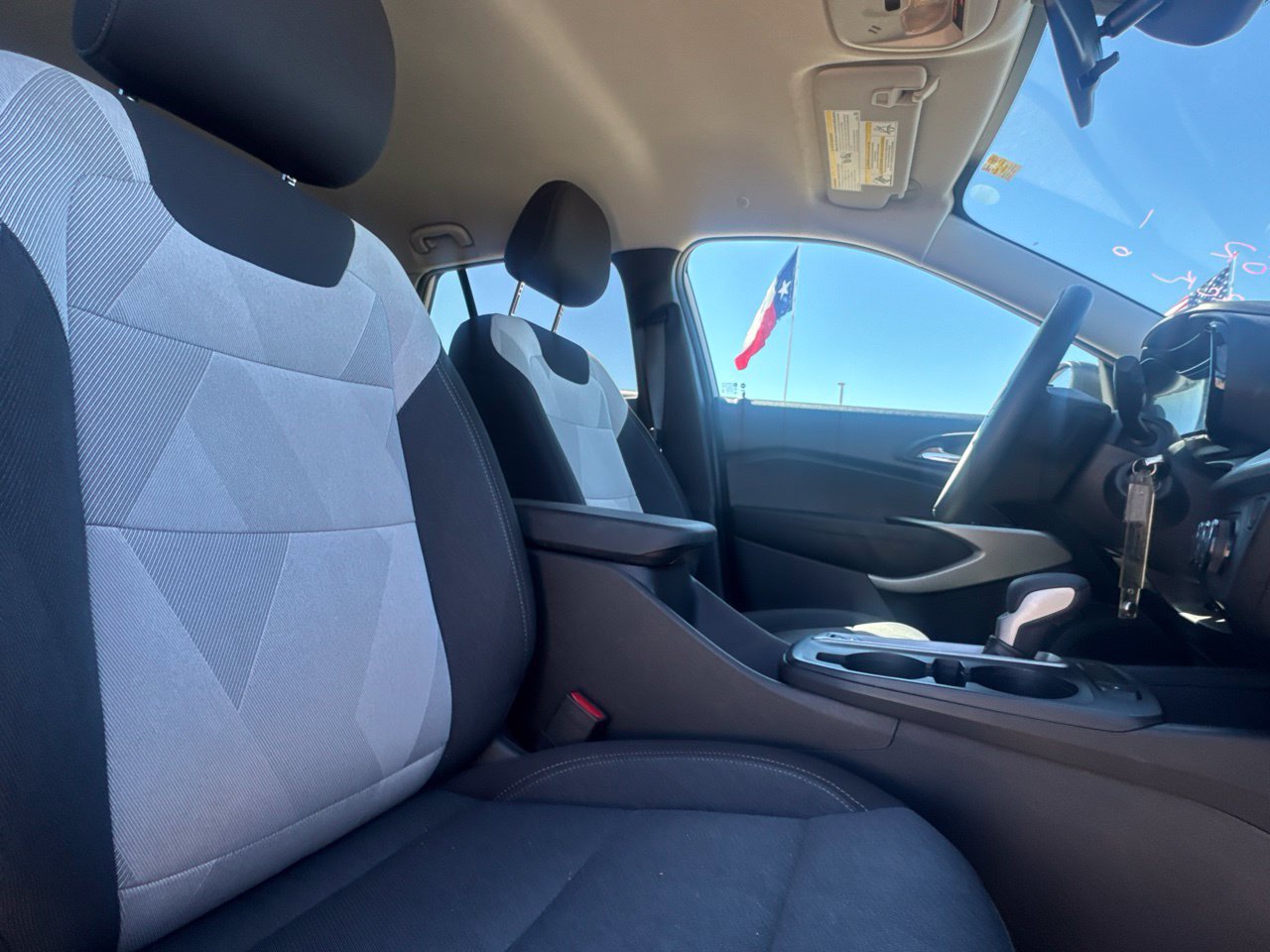 Used 2025 Chevrolet Trax LS FWD image 27
