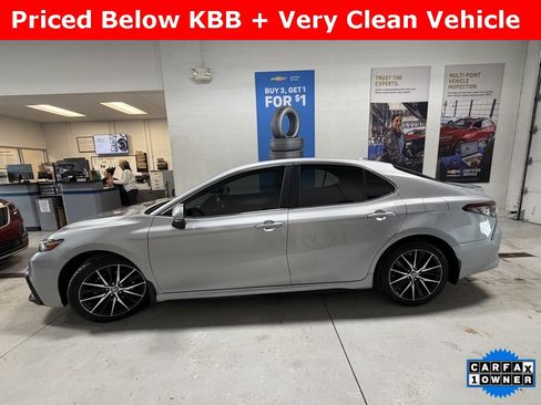 Used 2024 Toyota Camry SE image 4