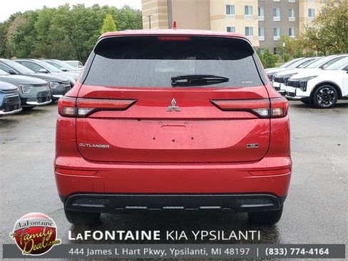 Used 2024 Mitsubishi Outlander SE Black Edition image 5