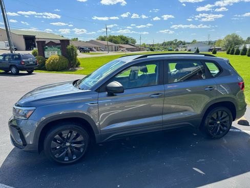 Used 2022 Volkswagen Taos S FWD image 4