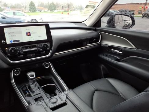 Used 2025 Toyota Grand Highlander AWD image 20