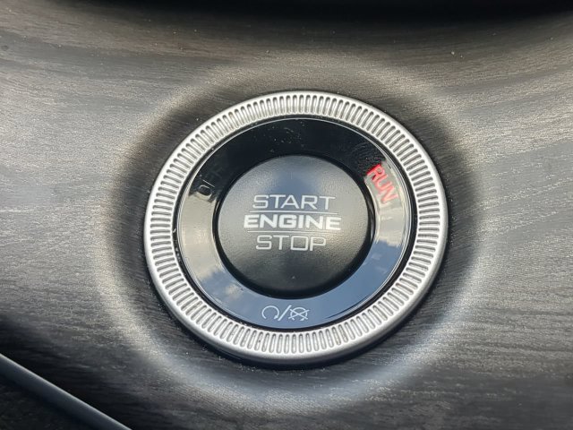 Used 2024 Jeep Grand Cherokee Limited AWD/4WD image 37