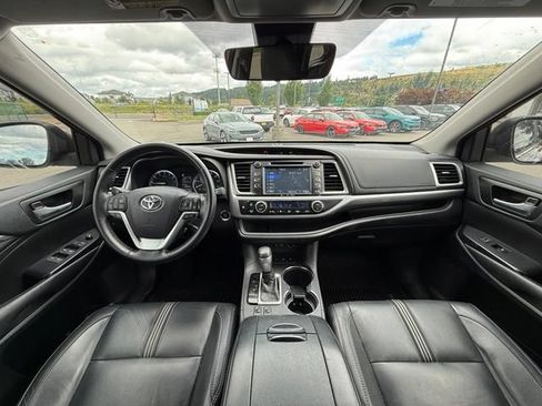Used 2018 Toyota Highlander SE AWD/4WD image 10