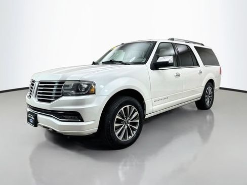 Used 2017 Lincoln Navigator L Select RWD image 3