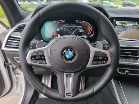 Used 2021 BMW X7 xDrive40i w/ M Sport Package AWD/4WD image 18