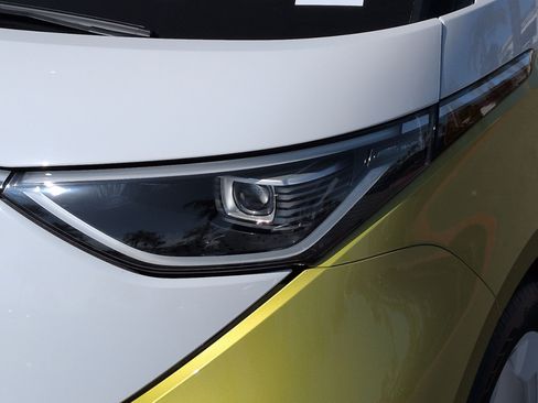 Used 2025 Volkswagen ID. Buzz 1st Edition image 6