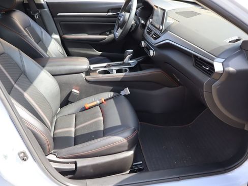 Used 2024 Nissan Altima 2.5 SR FWD image 16