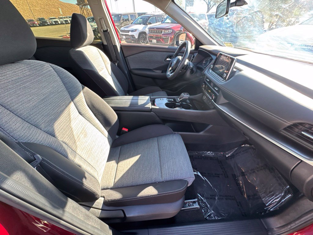 Used 2023 Nissan Rogue SV FWD image 15
