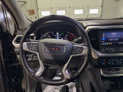Used 2020 GMC Acadia SLT w/ Driver Alert Package II image 14