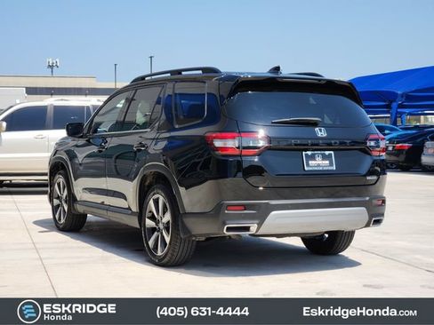 Used 2025 Honda Pilot Touring image 5