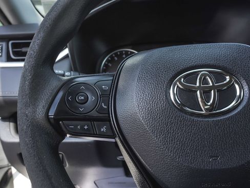 Used 2020 Toyota RAV4 XLE FWD image 18