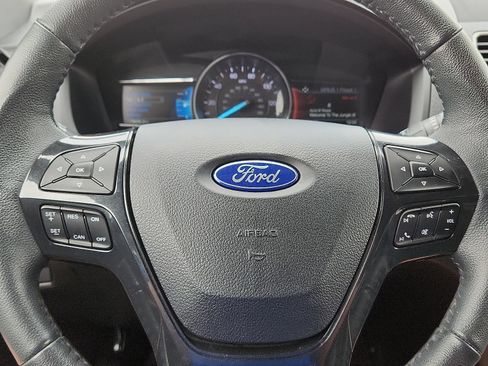 Used 2018 Ford Explorer XLT w/ Equipment Group 202A FWD image 24