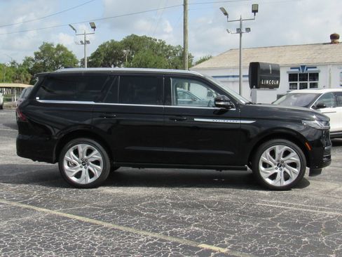 New 2025 Lincoln Navigator Reserve image 2