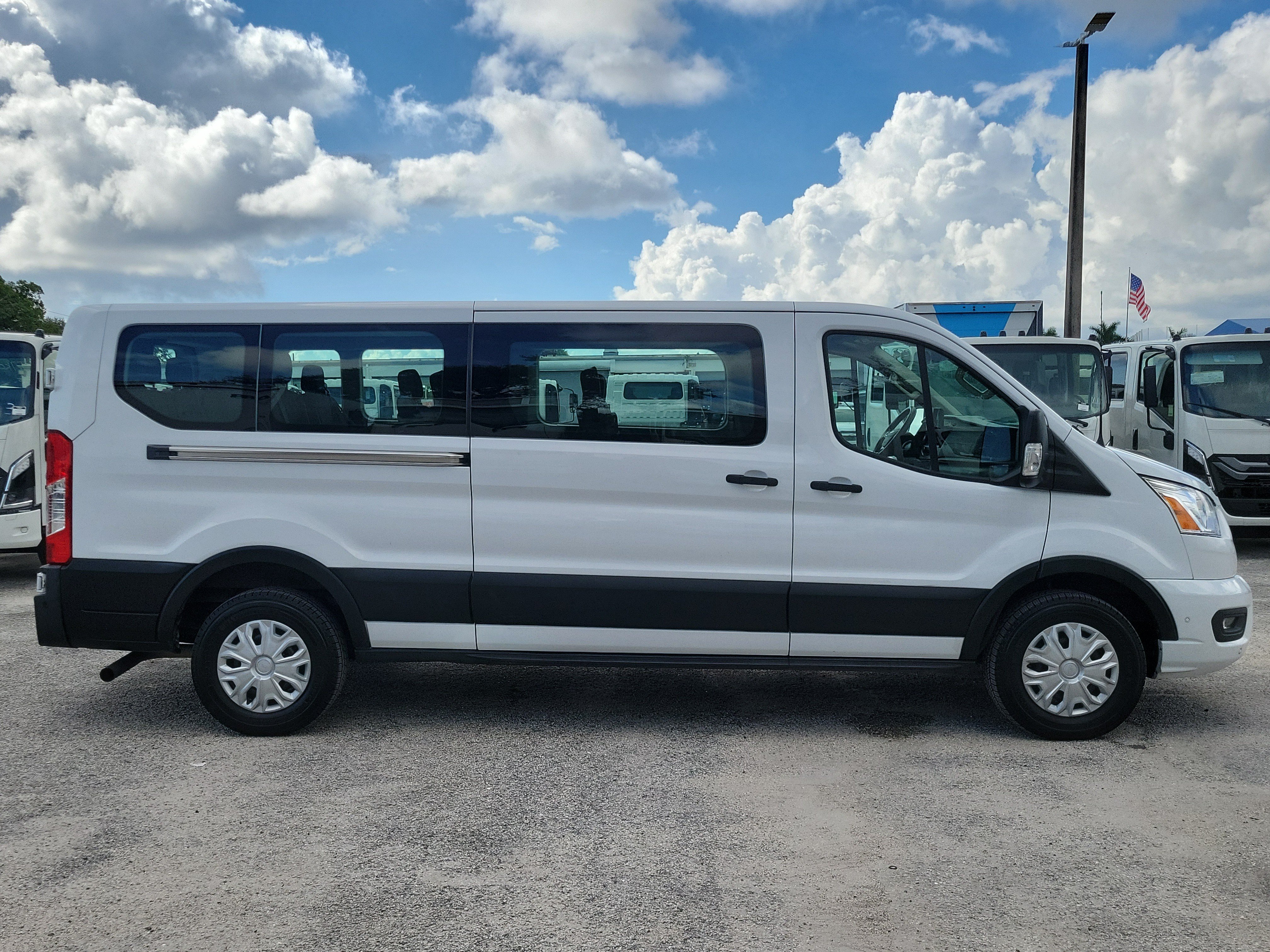 Used 2022 Ford Transit 350 XLT RWD image 2