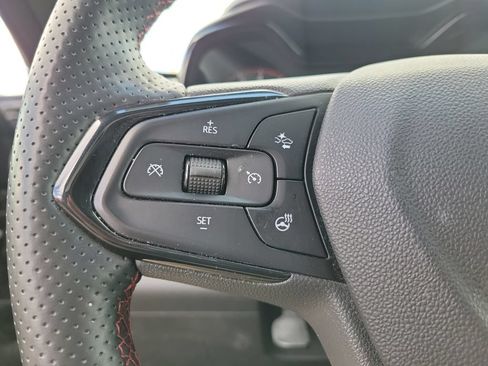 Used 2024 Chevrolet Trax RS w/ Sunroof Package FWD image 27