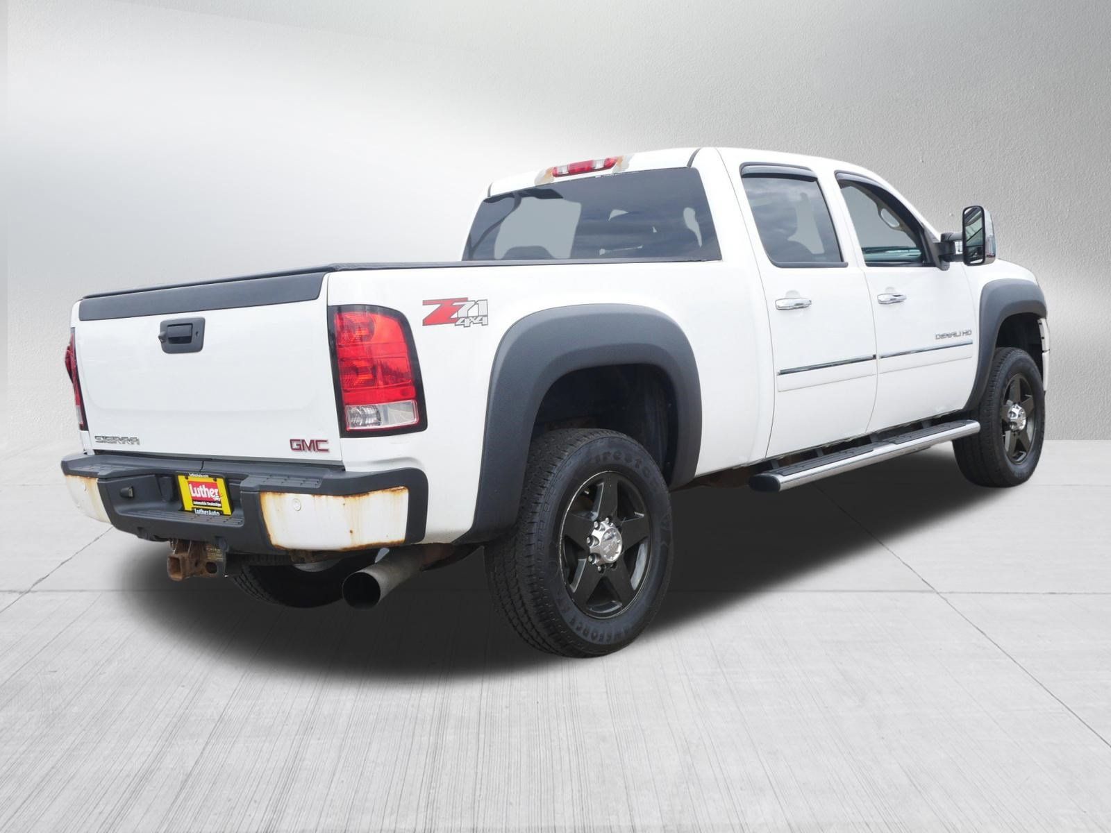 Used 2014 GMC Sierra 2500 Denali w/ Suspension Package, Off-Road AWD/4WD image 7