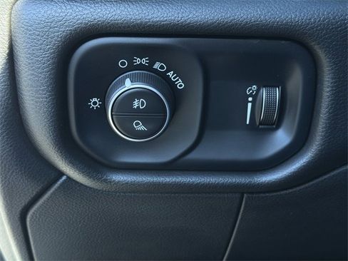 Used 2022 RAM 2500 Tradesman w/ Chrome Appearance Group image 31