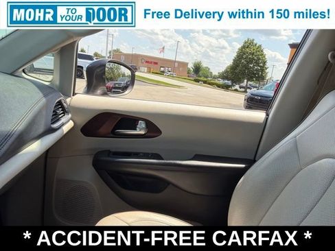 Used 2019 Chrysler Pacifica Limited FWD image 27