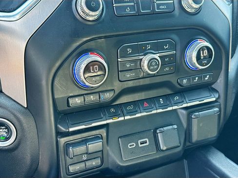 Used 2022 GMC Sierra 1500 SLT image 17