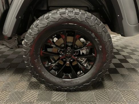 Used 2023 Jeep Gladiator Sport image 16