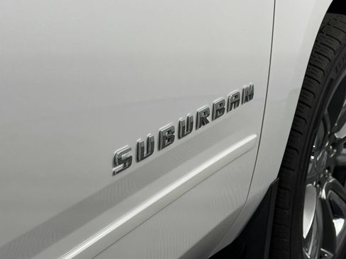 Used 2018 Chevrolet Suburban Premier AWD/4WD image 17