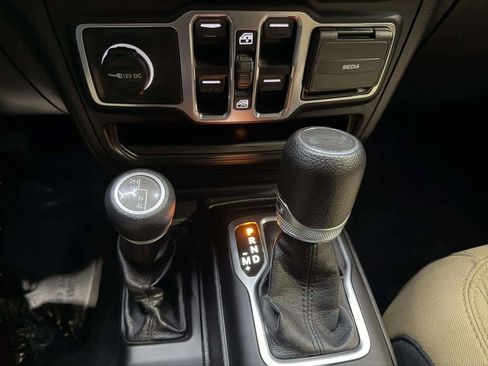 Used 2021 Jeep Wrangler Unlimited Sport image 23