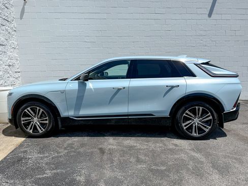 Certified 2024 Cadillac Lyriq Luxury AWD/4WD image 10