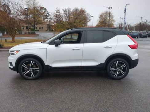 Used 2021 Volvo XC40 T5 R-Design image 6