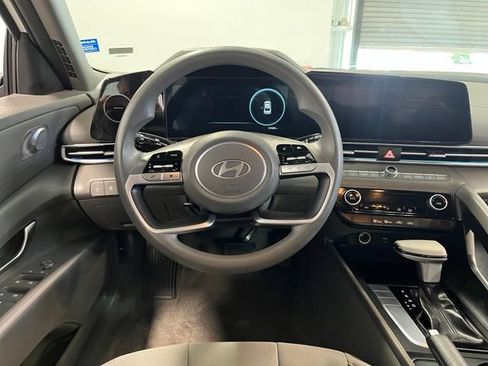 Used 2024 Hyundai Elantra SEL FWD image 22