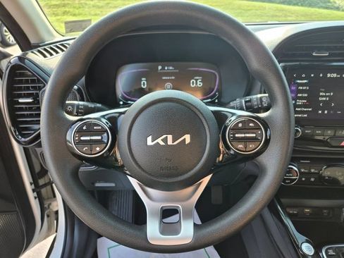Used 2023 Kia Soul FWD image 29