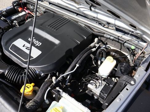 Used 2018 Jeep Wrangler Unlimited Sport S image 13