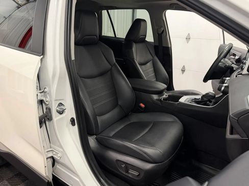Used 2022 Toyota RAV4 Limited AWD/4WD image 48