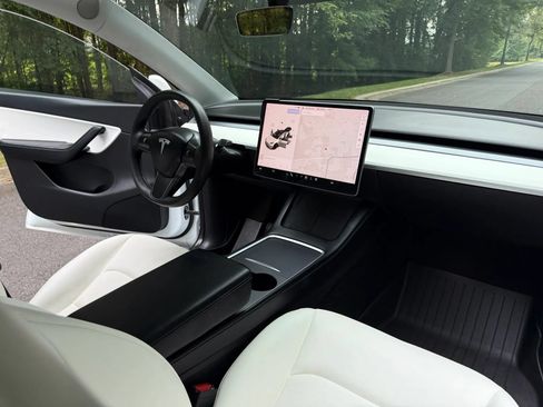 Used 2022 Tesla Model Y Long Range AWD/4WD image 12