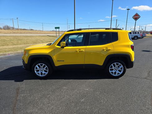 Used 2016 Jeep Renegade Latitude w/ Cold Weather Group image 2