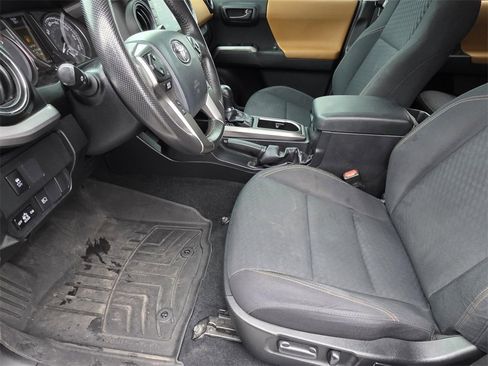 Used 2020 Toyota Tacoma SR5 image 7