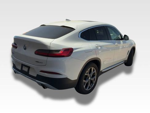 Used 2021 BMW X4 xDrive30i image 4