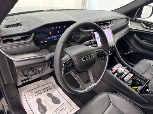 Used 2024 Jeep Grand Cherokee Overland w/ Trailer Tow Package image 23