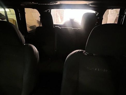 Used 2022 Jeep Wrangler Unlimited Sahara image 11