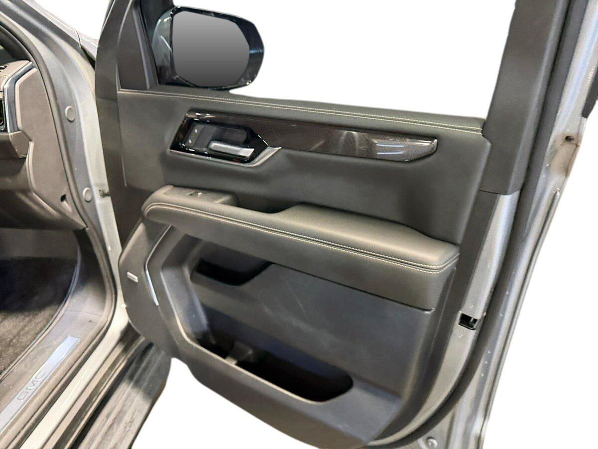 Used 2026 GMC Yukon Elevation w/ Elevation Premium Package AWD/4WD image 17