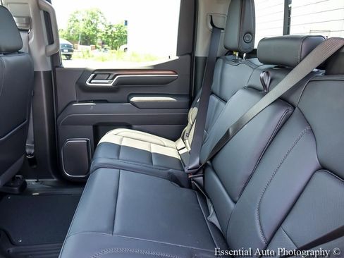 Used 2025 GMC Sierra 1500 Denali w/ Denali Reserve Package AWD/4WD image 14