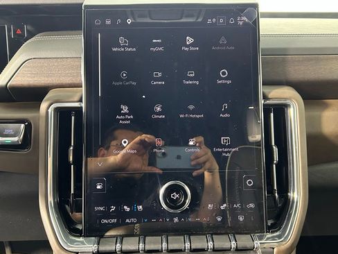 Used 2025 GMC Yukon XL Denali Ultimate w/ LPO, Floor Liner Package AWD/4WD image 24