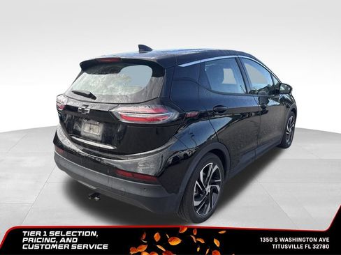 Used 2022 Chevrolet Bolt LT w/ Infotainment Package FWD image 5