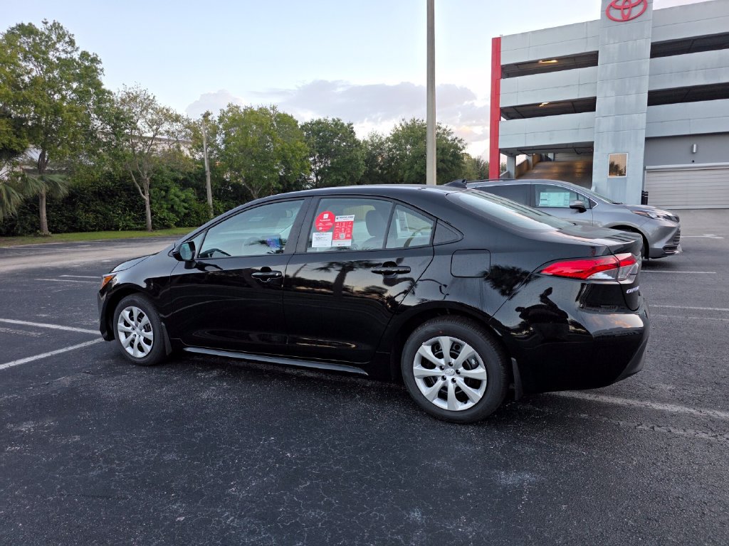 New 2027 Toyota Corolla LE FWD image 9