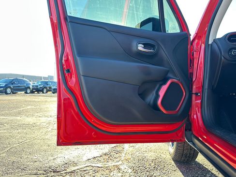 Used 2020 Jeep Renegade Trailhawk w/ Premium Leather Group image 21