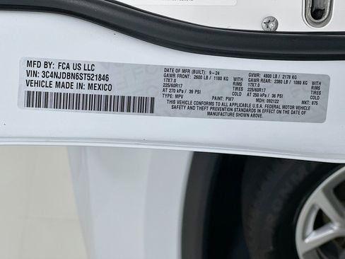 Used 2025 Jeep Compass Latitude image 12