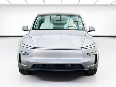 Used 2026 Tesla Model Y 2WD image 2