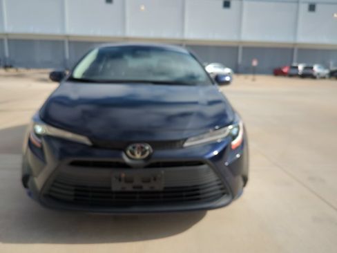 Used 2023 Toyota Corolla LE FWD image 2