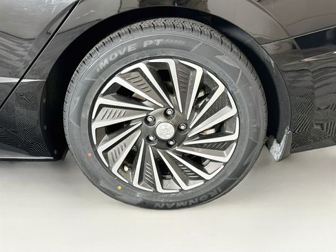 Used 2023 Hyundai Sonata Limited w/ Cargo Package FWD image 11